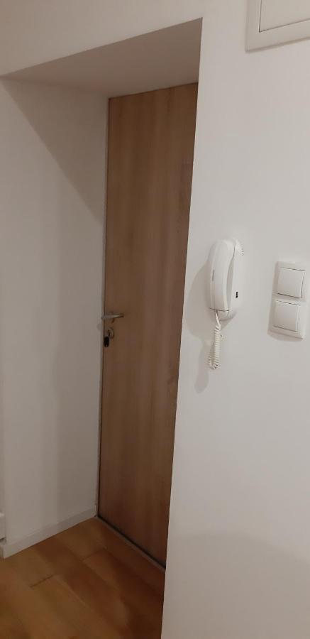 Apartament Self Check - In Topolowa Ideal Location Next To Main Rail, 10 Min To Main Square By Foot *