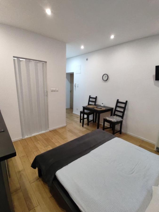 Self Check - In Topolowa Ideal Location Next To Main Rail, 10 Min To Main Square By Foot Appartement *